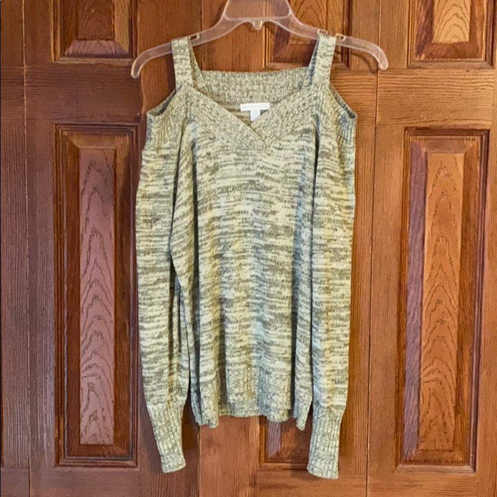 Cut-out shoulder sweater